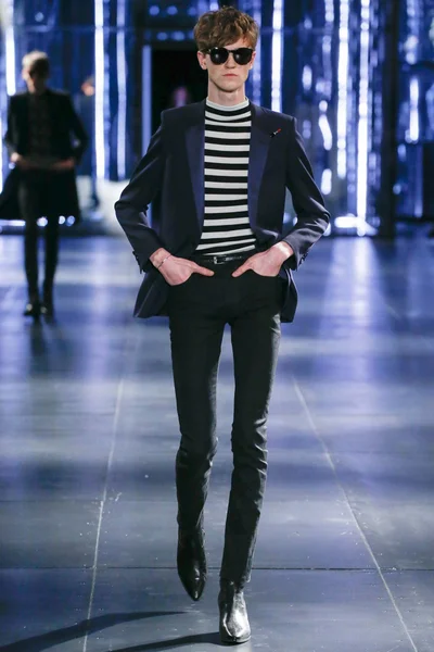 Look 11